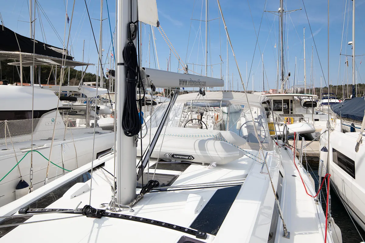 Deck of Pura Vida, a Beneteau Oceanis 46.1 sailboat at Općina Medulin, Croatia