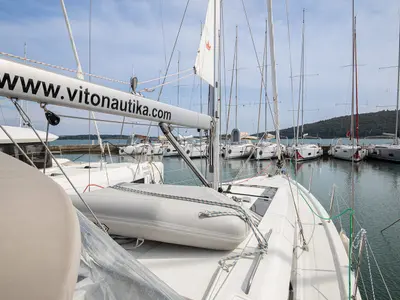 Deck of Pura Vida, a Beneteau Oceanis 46.1 sailboat at Općina Medulin, Croatia