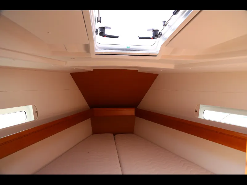 Cabin on Sicc, a Jeanneau Sun Odyssey 419 sailboat at Kaštela, Croatia