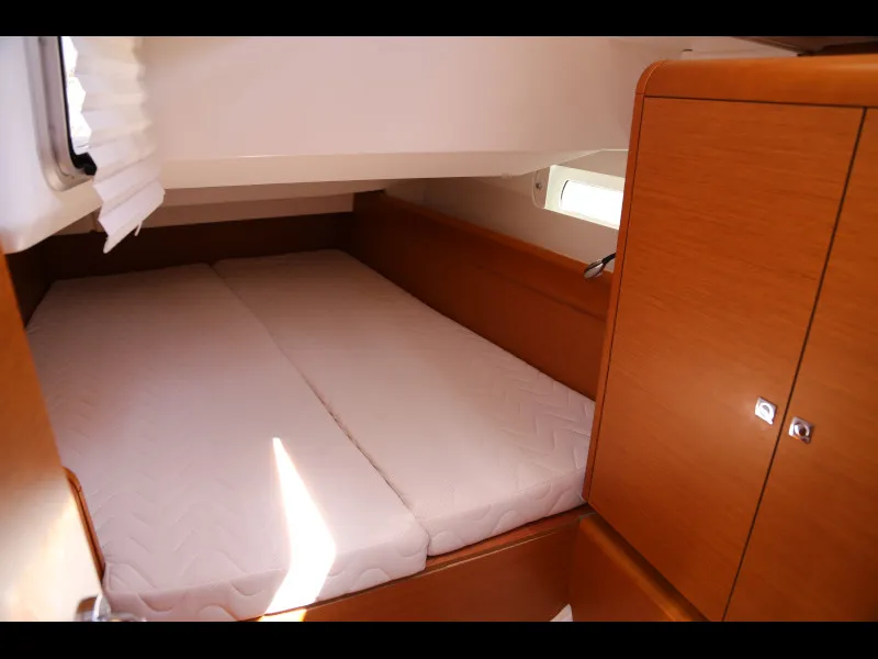 Cabin on Sicc, a Jeanneau Sun Odyssey 419 sailboat at Kaštela, Croatia