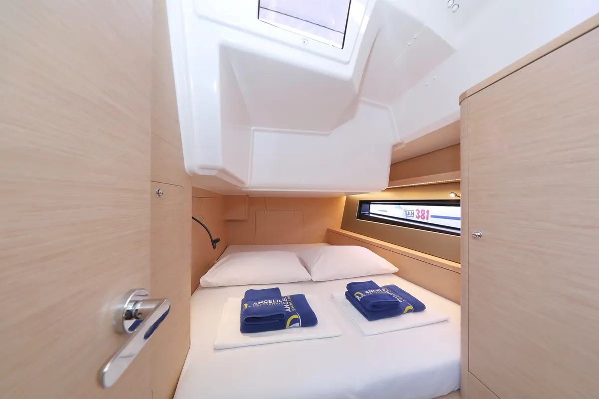 Cabin on Wild Rose, a Dufour 41 sailboat at Primošten, Croatia