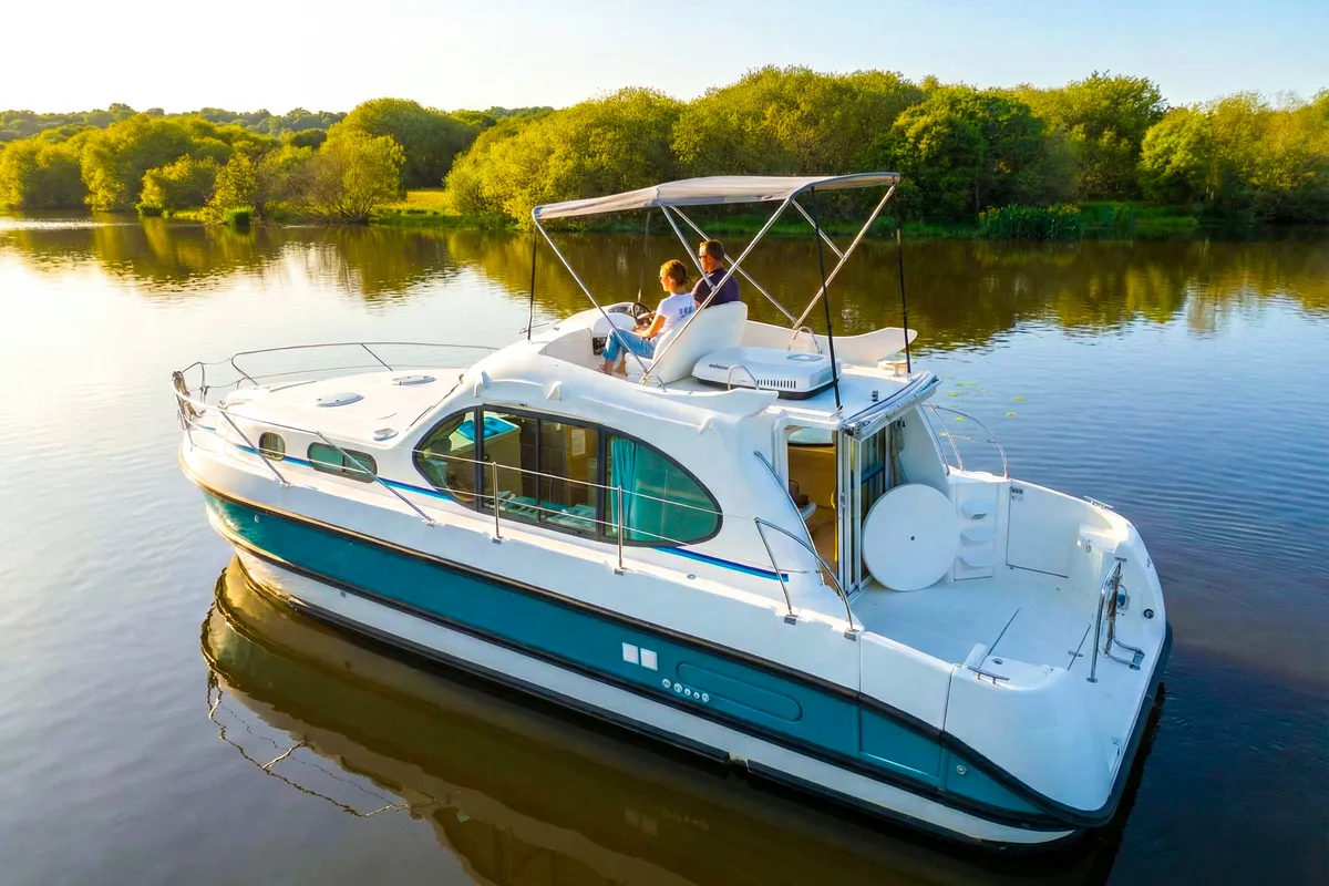 Cruiser Premium 4/6 Pers., a Pénichette Europa E.300 motorboat at Loosdrecht, Netherlands