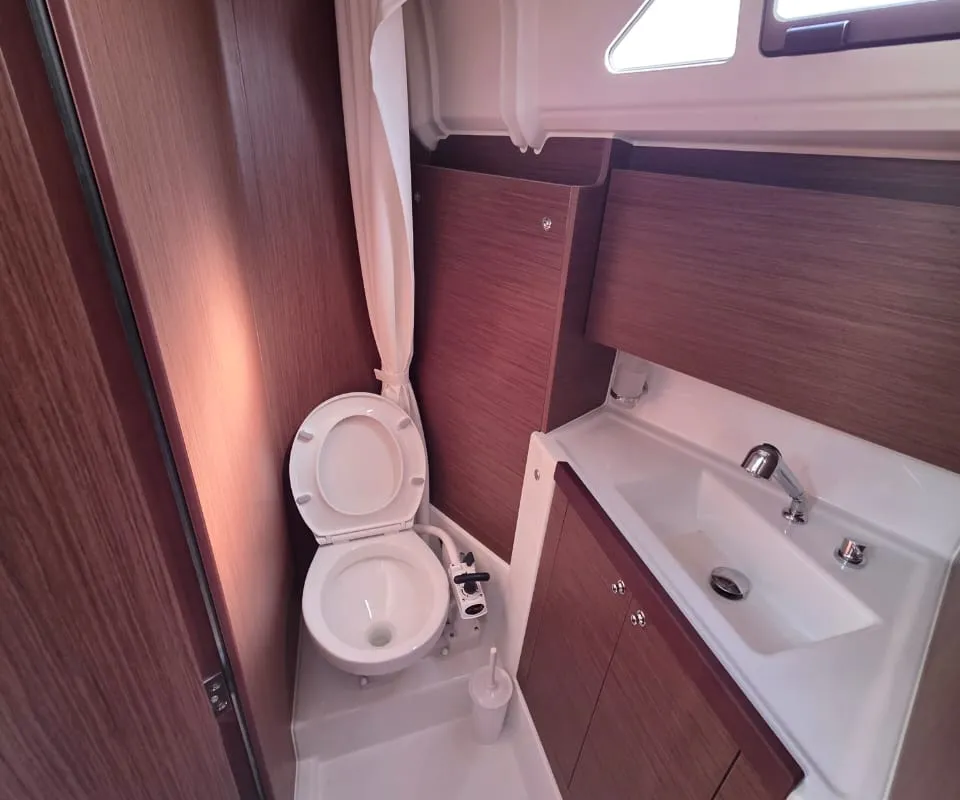Head on Stefano, a Beneteau Oceanis 40.1 sailboat at Parikia, Greece
