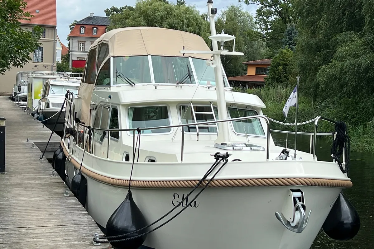 Ella , a Linssen Grand Sturdy 35.0 AC motorboat at Mirow, Germany