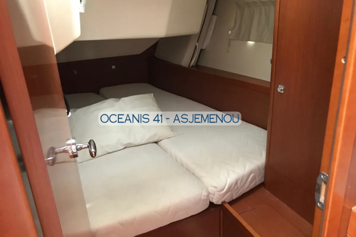 Cabin on Asjemenou, a Beneteau Oceanis 41 sailboat at Kontokali, Greece