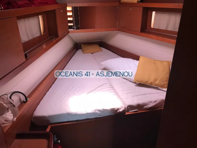 Cabin on Asjemenou, a Beneteau Oceanis 41 sailboat at Kontokali, Greece