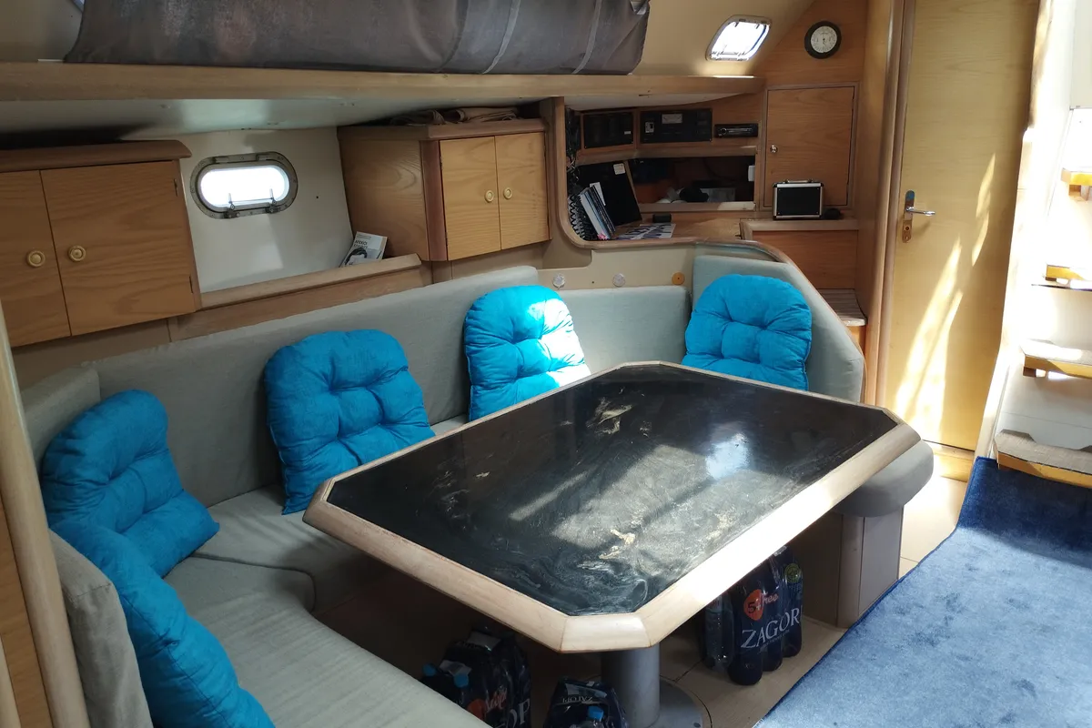 Salon of Epikouros, a Jeanneau Sun Odyssey 45.1 sailboat at Municipality of Kalamata, Greece