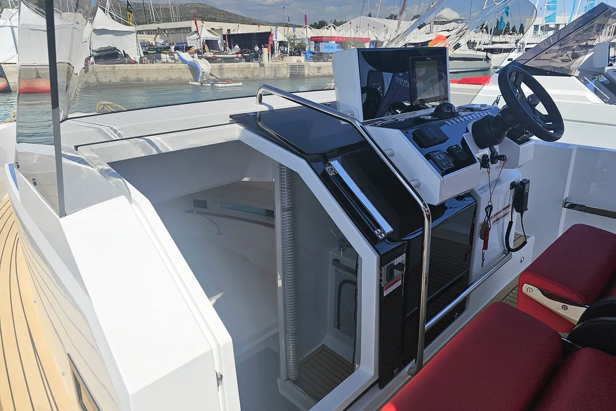 Katarina, a De Antonio D32 motorboat at Seget Donji, Croatia