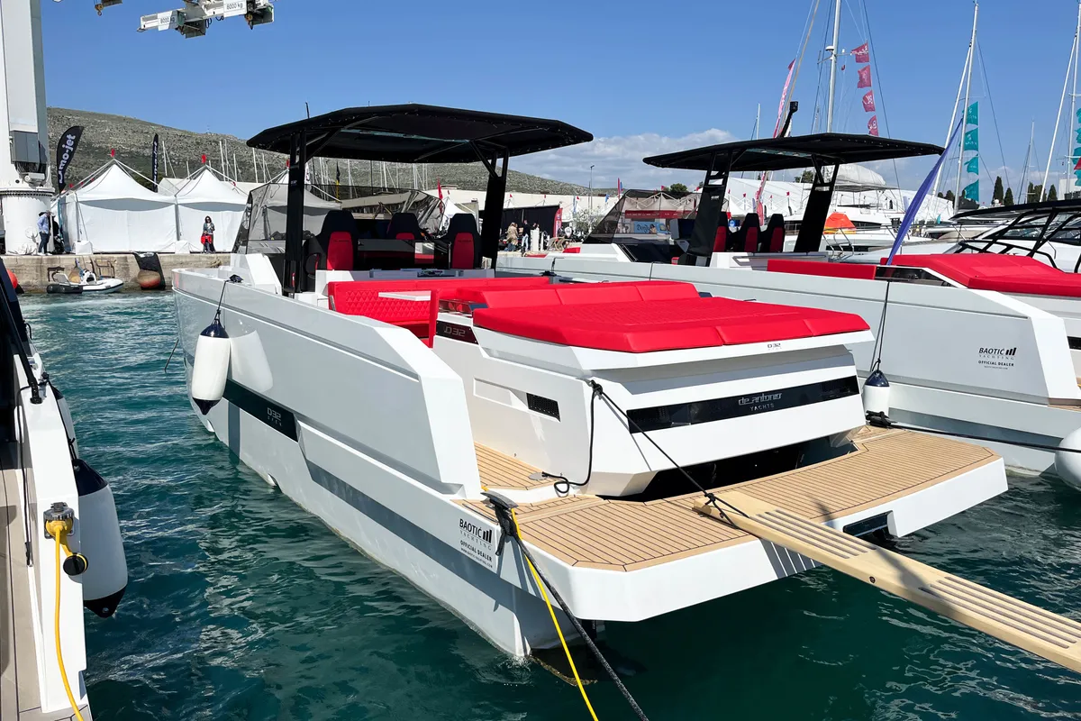 Katarina, a De Antonio D32 motorboat at Seget Donji, Croatia