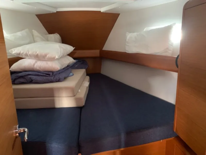 Cabin on Nashira, a Jeanneau Sun Odyssey 449 sailboat at Salerno, Italy