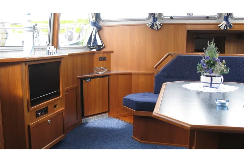 Salon of Victoria, a De Drait Kotterjacht 12.2 GL motorboat at Woudsend, Netherlands