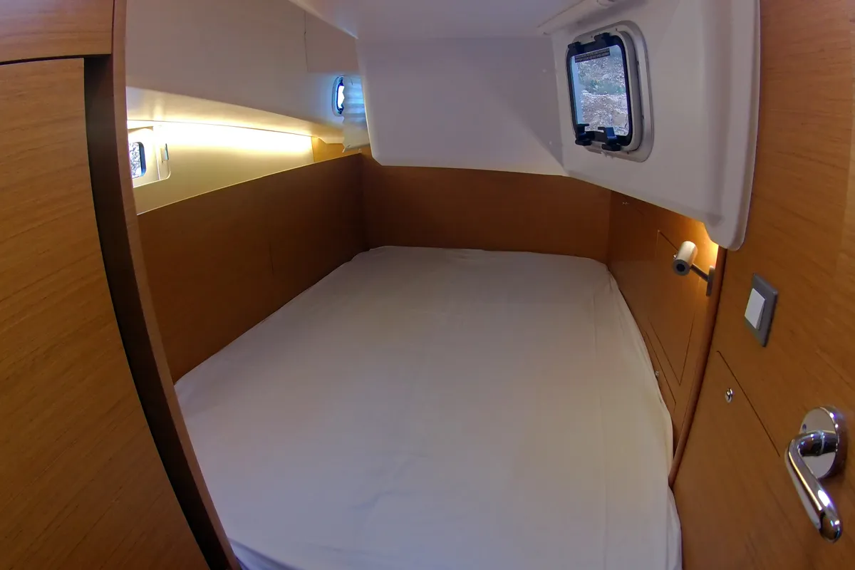 Cabin on Evelina, a Jeanneau Sun Odyssey 410 sailboat at Lavrion, Greece