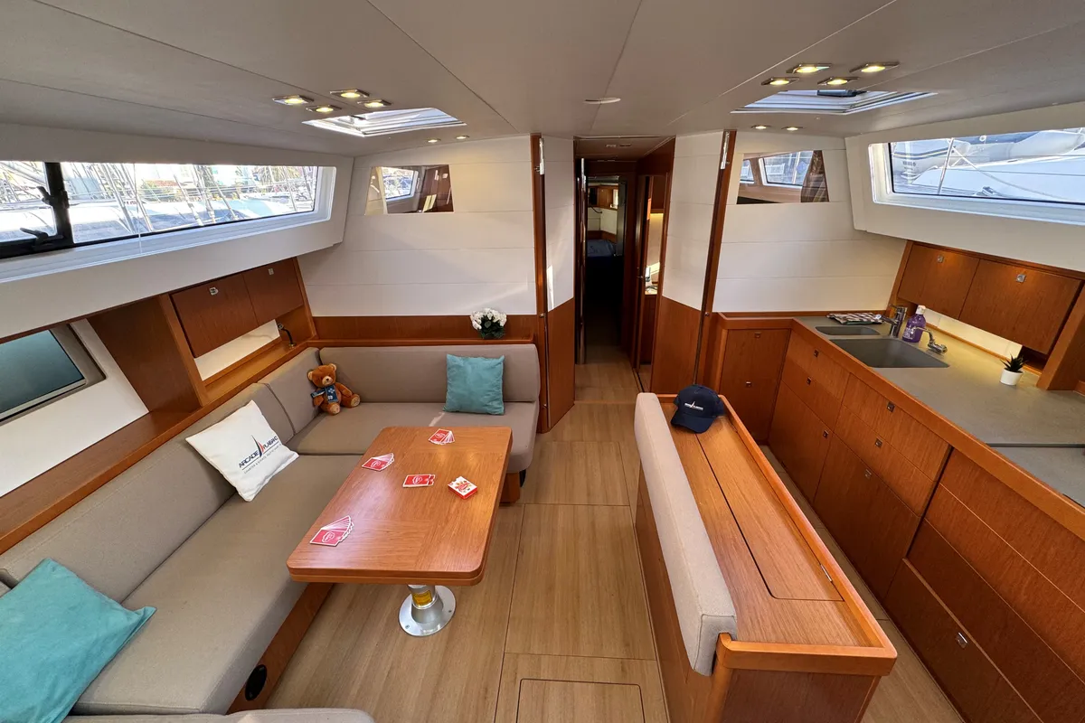 Salon of Hadi Hadi, a Beneteau Sense 50 sailboat at Grimaud, France