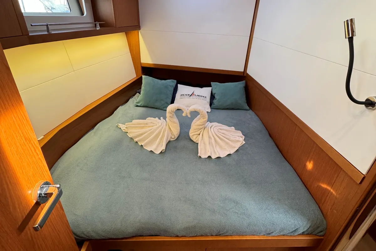 Cabin on Hadi Hadi, a Beneteau Sense 50 sailboat at Grimaud, France