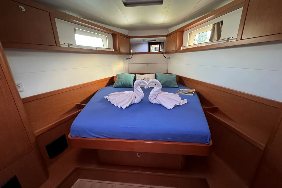 Cabin on Hadi Hadi, a Beneteau Sense 50 sailboat at Grimaud, France
