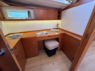 Salon of Hadi Hadi, a Beneteau Sense 50 sailboat at Grimaud, France