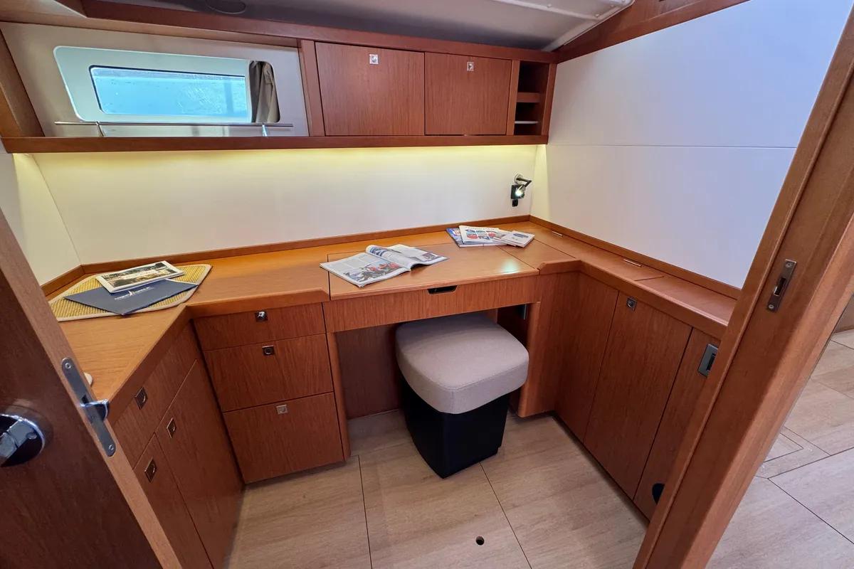 Salon of Hadi Hadi, a Beneteau Sense 50 sailboat at Grimaud, France
