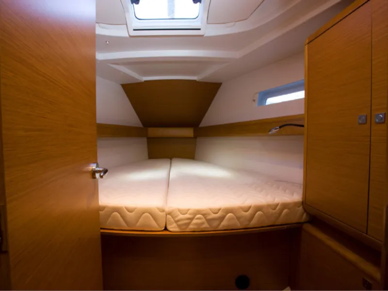 Cabin on Matar, a Jeanneau Sun Odyssey 449 sailboat at Cagliari, Italy