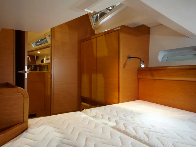 Cabin on Matar, a Jeanneau Sun Odyssey 449 sailboat at Cagliari, Italy