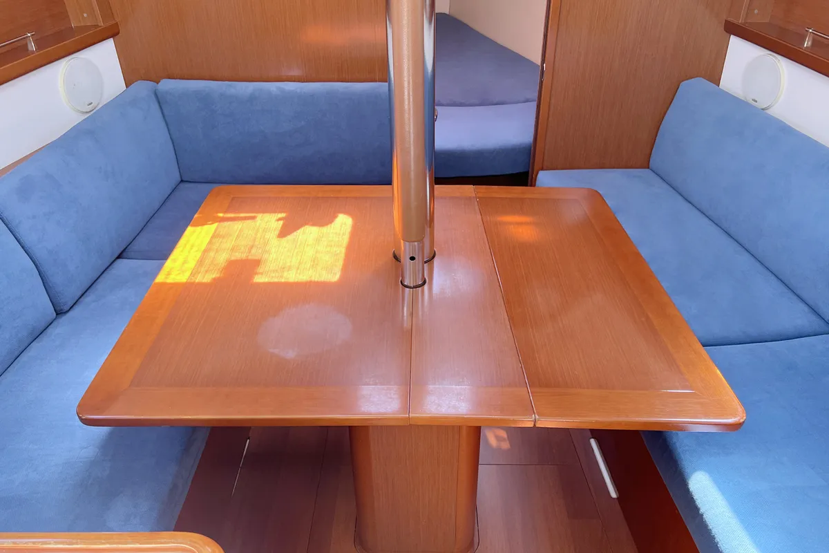 Salon of Sterntaler, a Beneteau Oceanis 31 sailboat at Flensburg, Germany