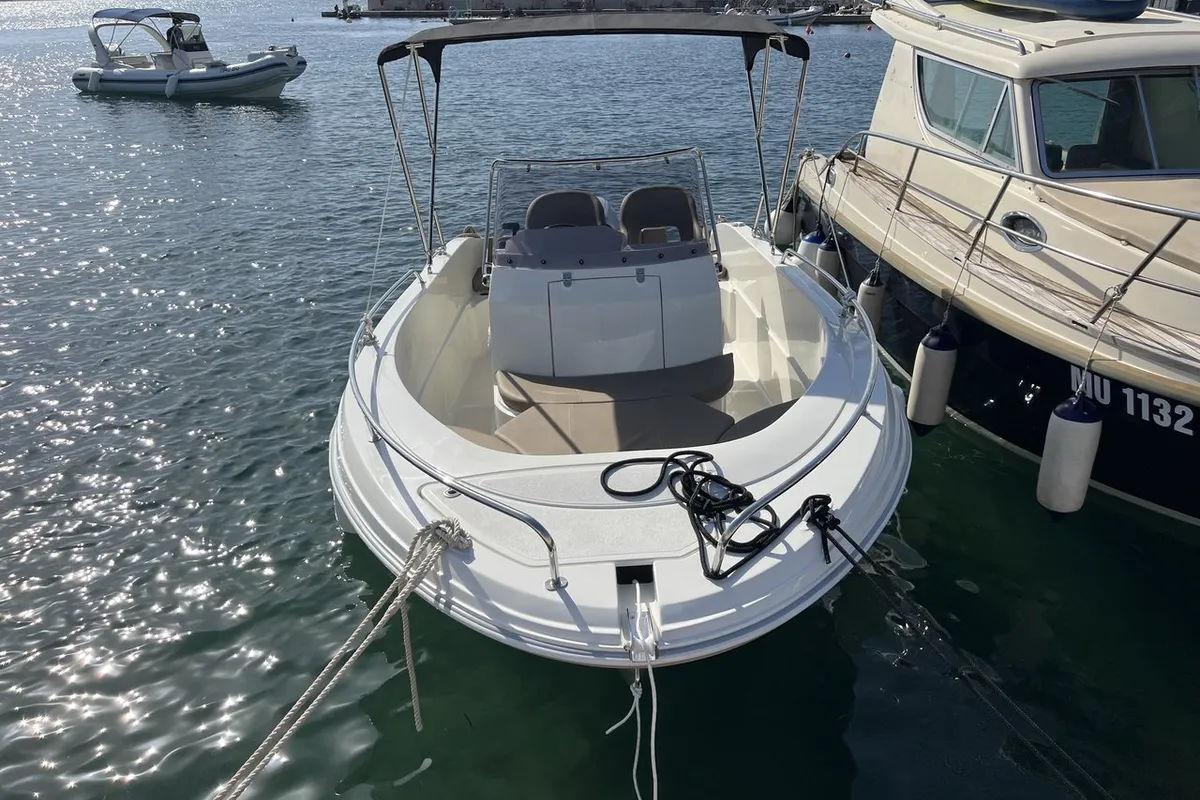Exterior view of Atlantic Marine 530 - beige, a Atlantic Marine 530 motorboat at Pirovac, Croatia