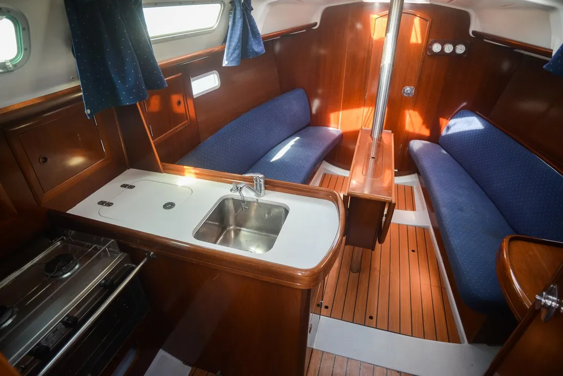 Salon of Despina, a Beneteau Oceanis Clipper 323 sailboat at Grad Biograd na Moru, Croatia