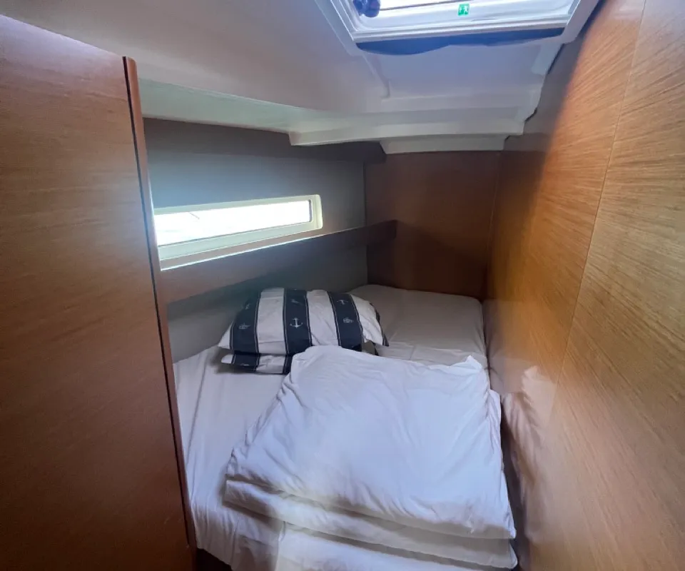 Cabin on Petra, a Jeanneau Sun Odyssey 440 sailboat at Sukošan, Croatia