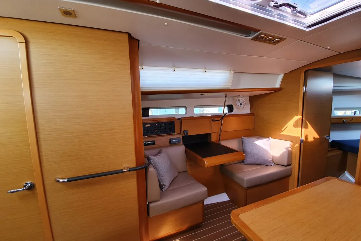 Salon of Aqua, a Jeanneau Sun Odyssey 33i sailboat at Baan Salak Phet, Thailand