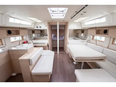 Salon of Elpida, a Beneteau Oceanis 51.1 sailboat at Rosignano Solvay, Italy