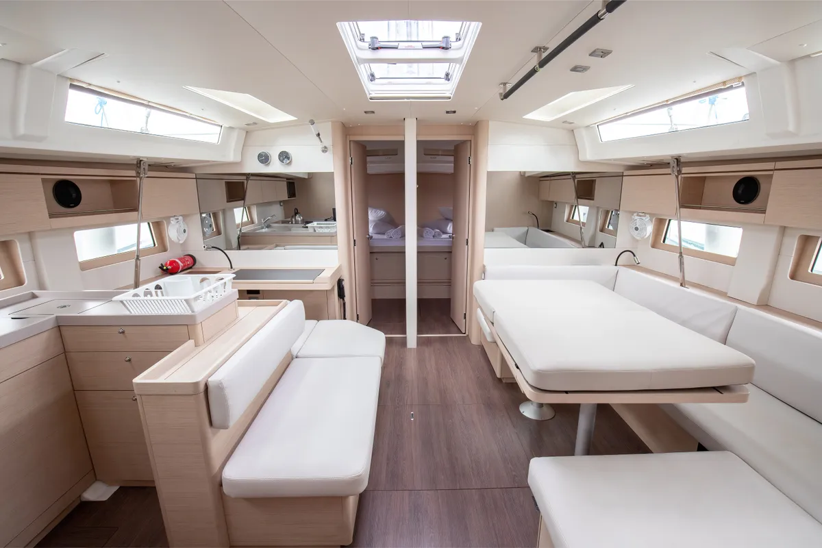 Salon of Elpida, a Beneteau Oceanis 51.1 sailboat at Rosignano Solvay, Italy