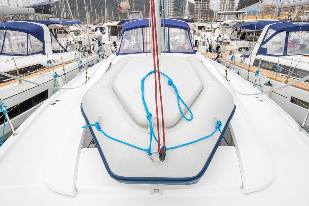 Deck of Elpida, a Beneteau Oceanis 51.1 sailboat at Rosignano Solvay, Italy