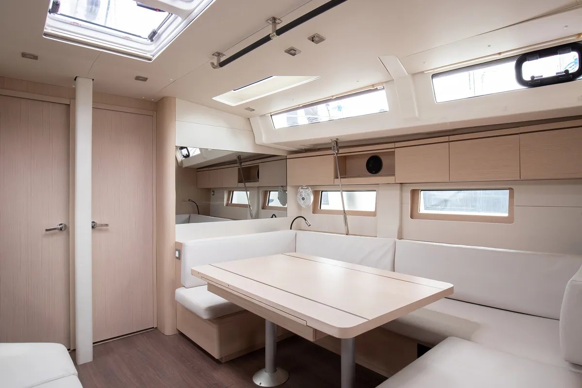 Salon of Elpida, a Beneteau Oceanis 51.1 sailboat at Rosignano Solvay, Italy