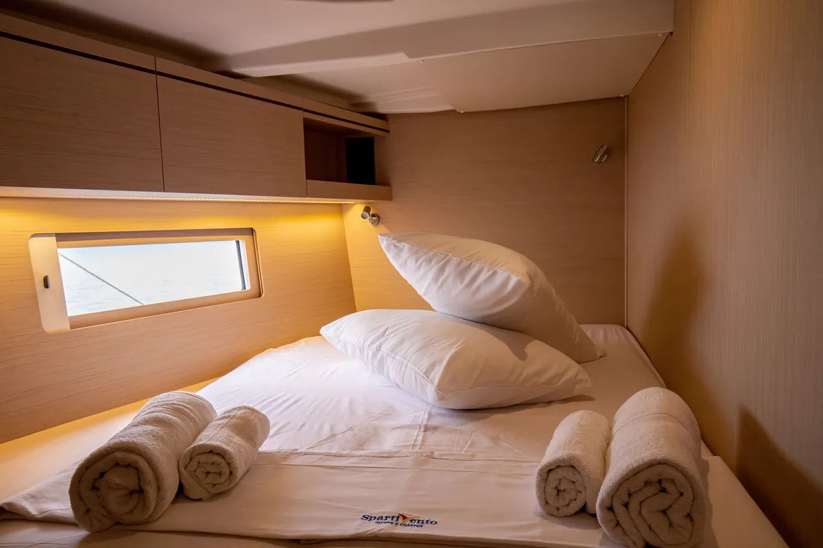 Cabin on Elpida, a Beneteau Oceanis 51.1 sailboat at Rosignano Solvay, Italy