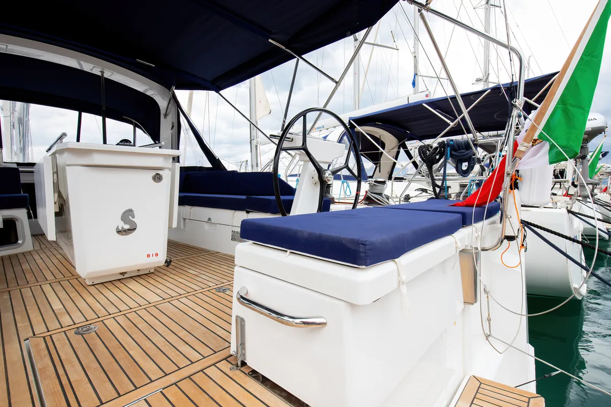 Cockpit of Elpida, a Beneteau Oceanis 51.1 sailboat at Rosignano Solvay, Italy