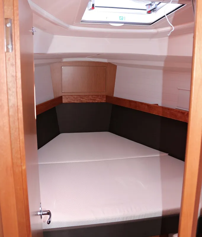 Cabin on Andrea, a Bavaria Cruiser 37 sailboat at Općina Sukošan, Croatia
