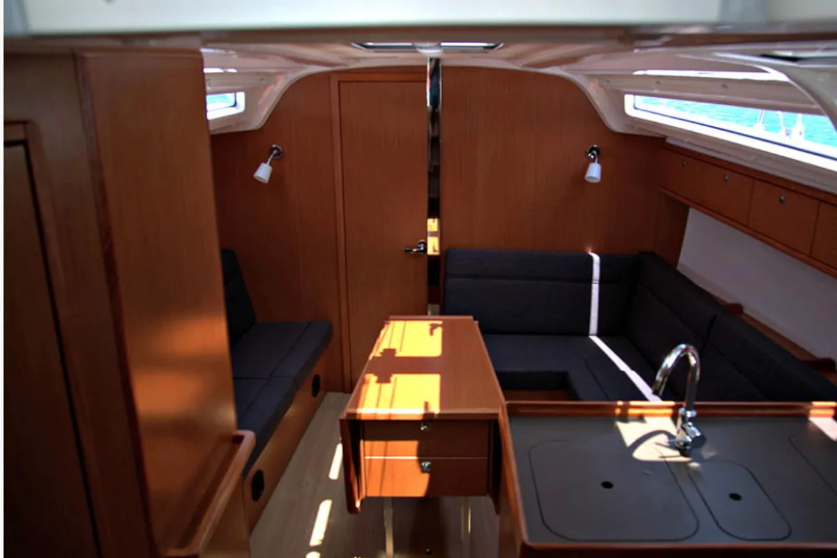 Salon of Anemos, a Bavaria 37 sailboat at Kontokali, Greece