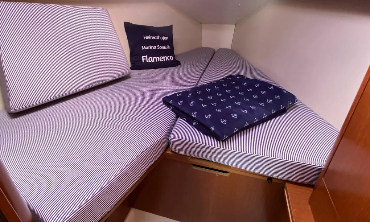 Cabin on Flamenco, a Beneteau Oceanis 31 sailboat at Flensburg, Germany