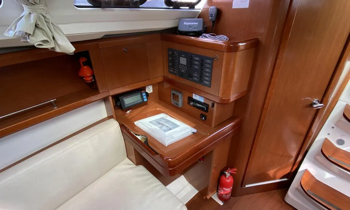Salon of Flamenco, a Beneteau Oceanis 31 sailboat at Flensburg, Germany