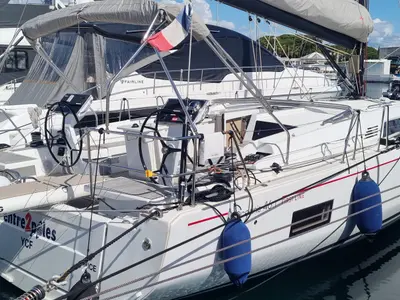 Cockpit of Entre Deux Poles, a Beneteau Oceanis 46.1 sailboat at Vallauris, France