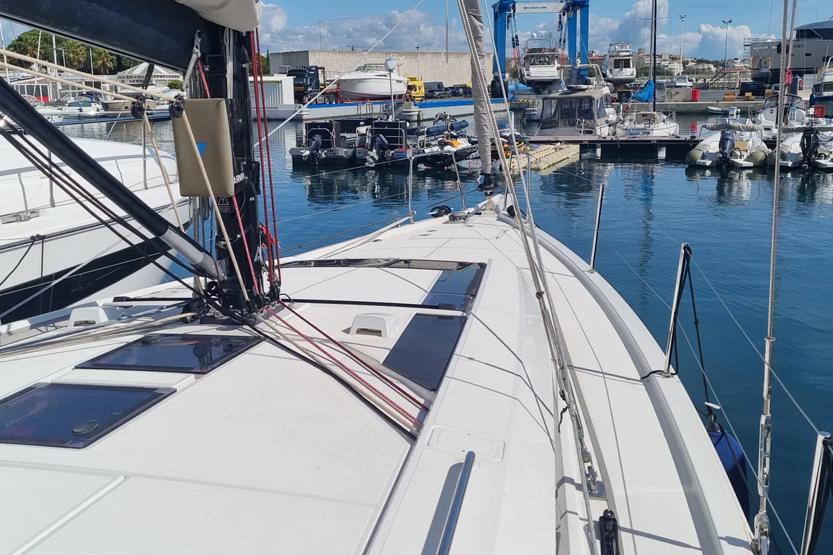 Deck of Entre Deux Poles, a Beneteau Oceanis 46.1 sailboat at Vallauris, France