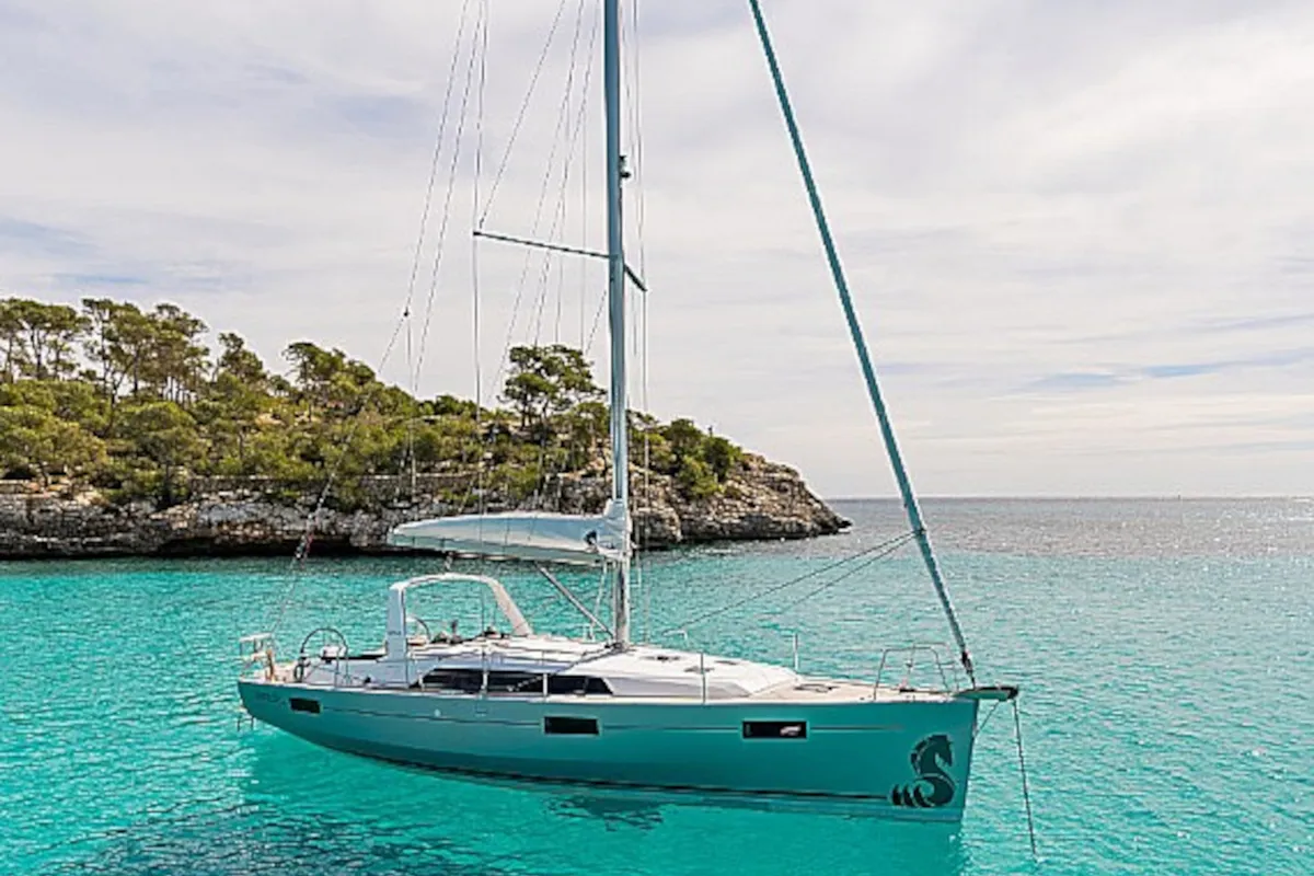 Exterior view of Diamanti II, a Beneteau Oceanis 41.1 sailboat at Skiathos, Greece
