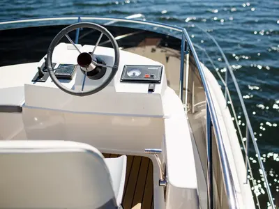 Cockpit of Platinum 989 Flybridge, a Delphia Yachts Platinum 989 motorboat at Wilkasy, Poland