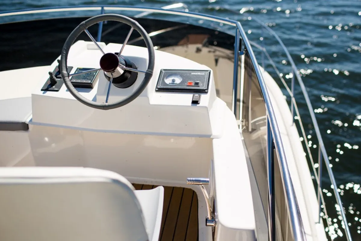 Cockpit of Platinum 989 Flybridge, a Delphia Yachts Platinum 989 motorboat at Wilkasy, Poland