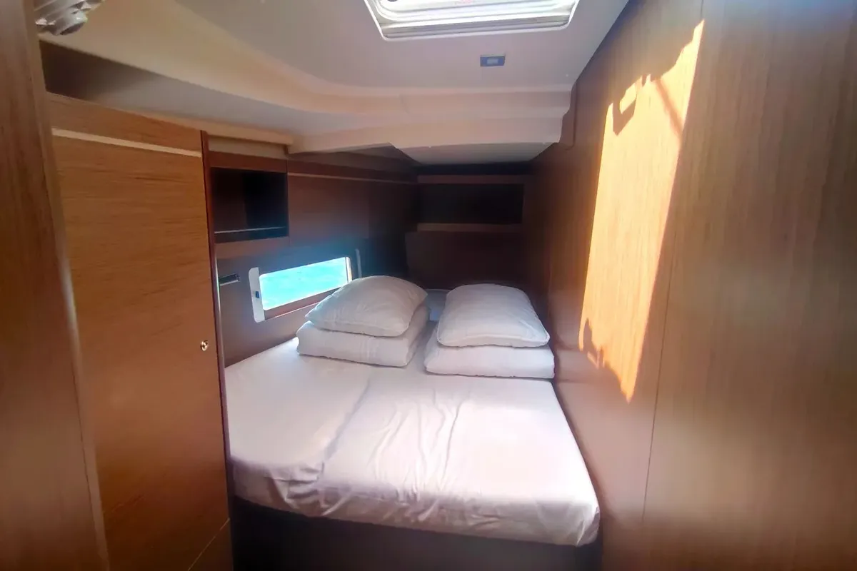Cabin on Ariel, a Beneteau Oceanis 46.1 sailboat at Medulin, Croatia
