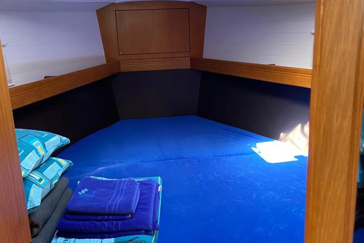 Cabin on Into the Blue, a Bavaria Cruiser 37 sailboat at Općina Vrsar, Croatia
