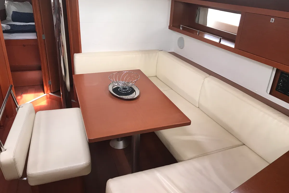 Salon of Alnair, a Beneteau Oceanis 45 sailboat at Tonnarella, Italy