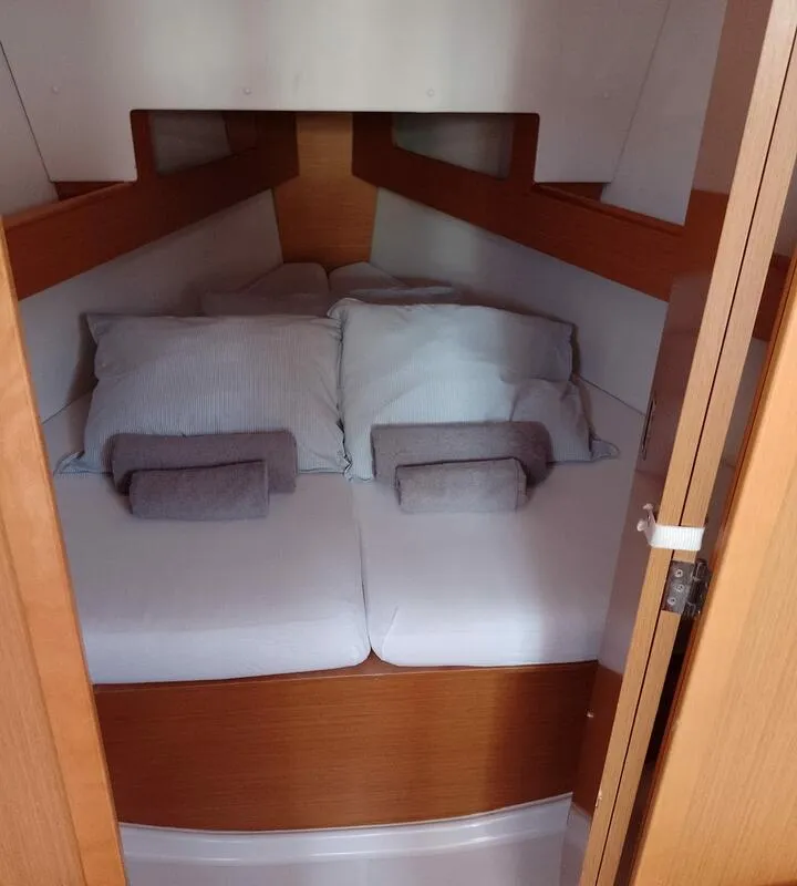 Cabin on min elli, a Jeanneau Sun Odyssey 33i sailboat at Skradin, Croatia