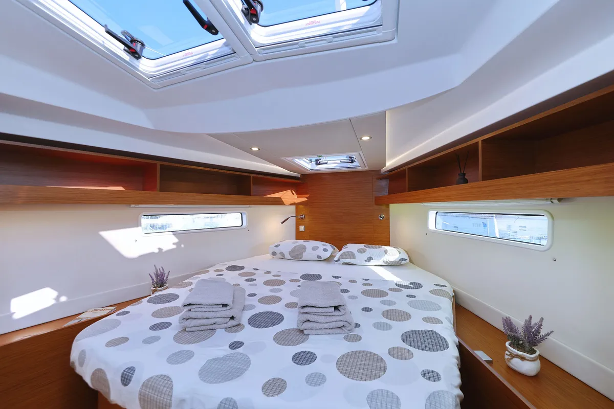 Cabin on Cleo, a Hanse 410 sailboat at Općina Sukošan, Croatia