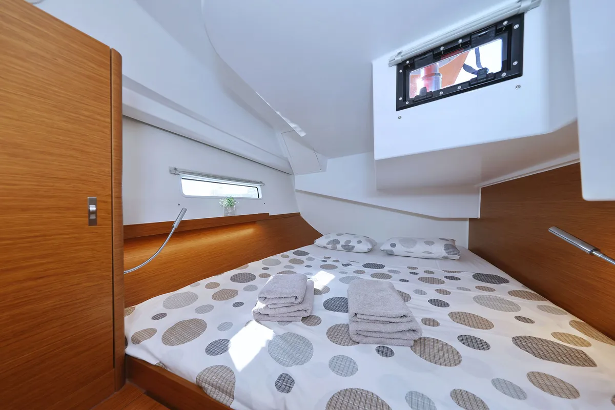 Cabin on Cleo, a Hanse 410 sailboat at Općina Sukošan, Croatia