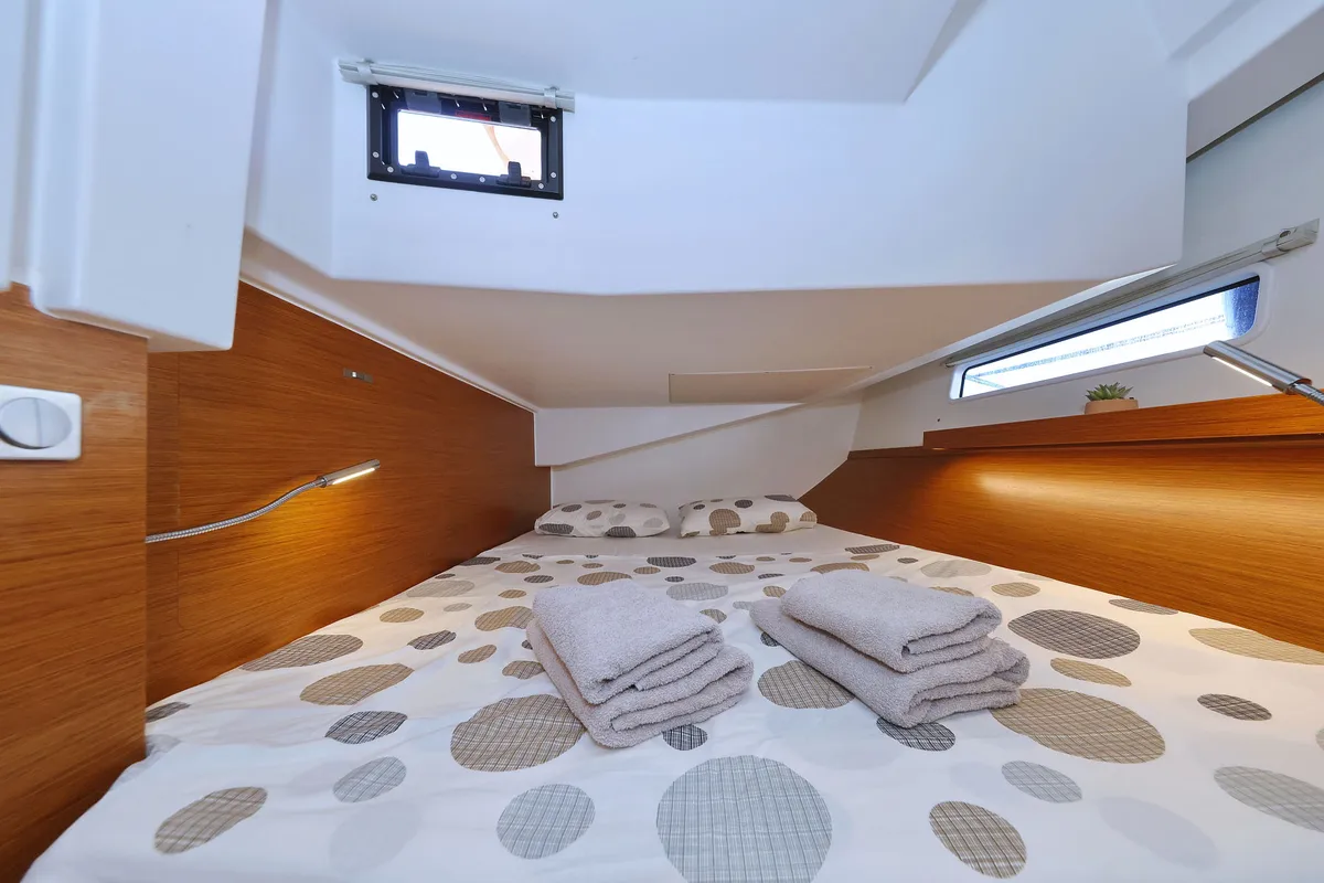Cabin on Cleo, a Hanse 410 sailboat at Općina Sukošan, Croatia